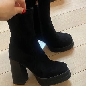 Elegant Black Women's Heeled Boots